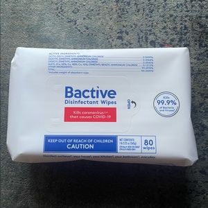 Disenfecting wipes
